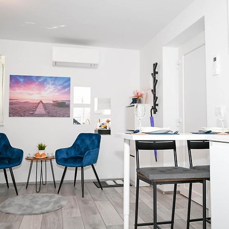 Blue Apartment With Free Parking Laibach Exterior foto